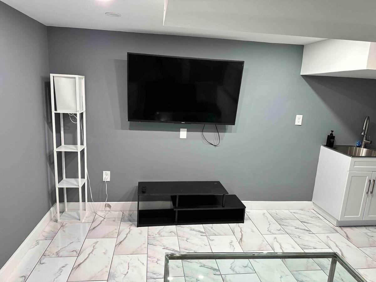 Lovely Basement 1-Bedroom With Free Parking Вашингтон Экстерьер фото