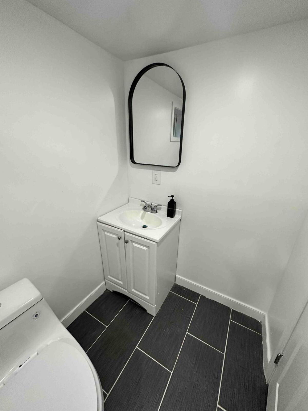 Lovely Basement 1-Bedroom With Free Parking Вашингтон Экстерьер фото