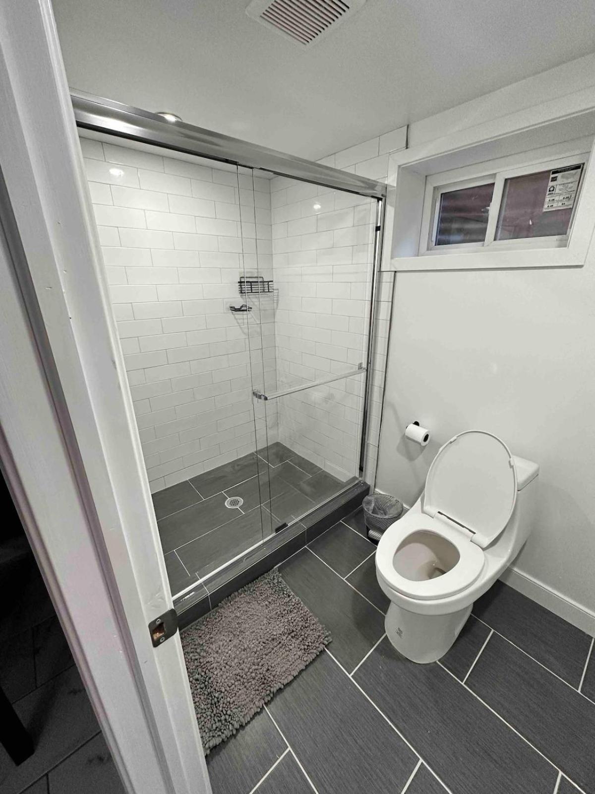Lovely Basement 1-Bedroom With Free Parking Вашингтон Экстерьер фото